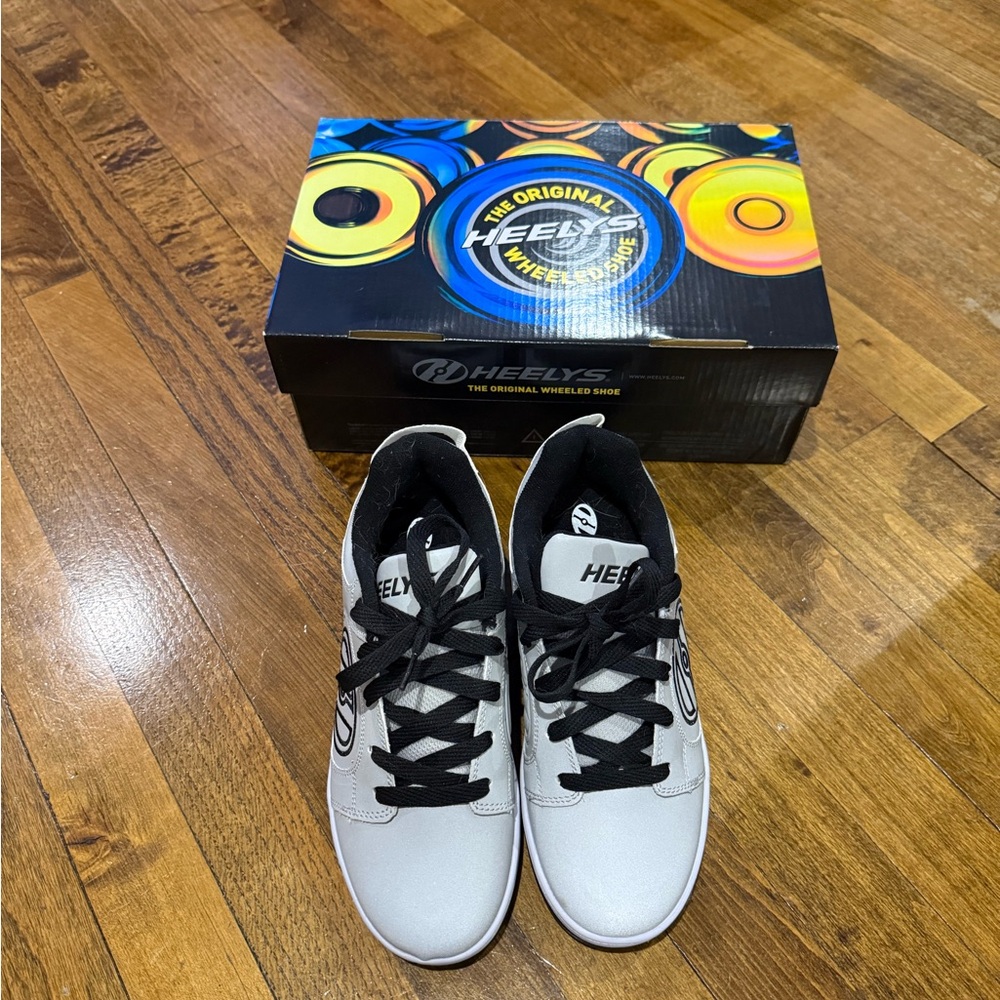 Heelys Boy’s Size 6 Grey RollerSkate/Sneakers